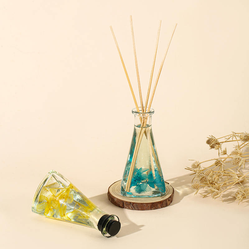 Bottiglia triangolare di fiori secchi di vite senza fuoco diffusore per aromaterapia per interni Bottiglia triangolare di fiori secchi di vite senza fuoco diffusore per aromaterapia per interni