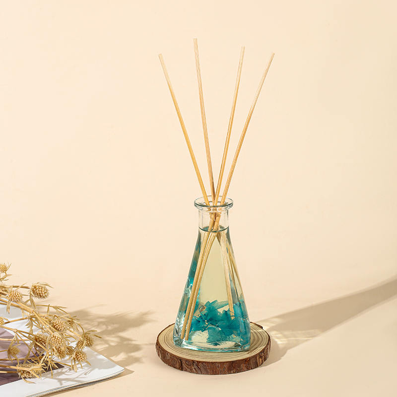 Bottiglia triangolare di fiori secchi di vite senza fuoco diffusore per aromaterapia per interni Bottiglia triangolare di fiori secchi di vite senza fuoco diffusore per aromaterapia per interni