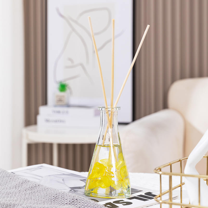 Bottiglia triangolare di fiori secchi di vite senza fuoco diffusore per aromaterapia per interni Bottiglia triangolare di fiori secchi di vite senza fuoco diffusore per aromaterapia per interni