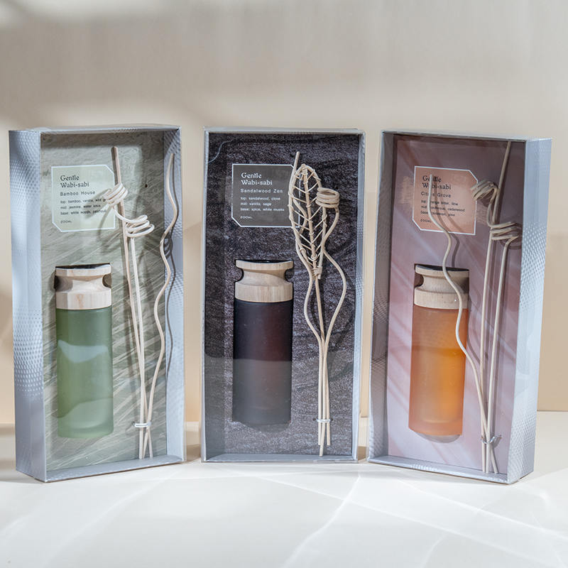 Diffusore a lamella di alta qualità con boccetta cilindrica in vetro con fornitore di diffusori di aromi a bastoncino di legno