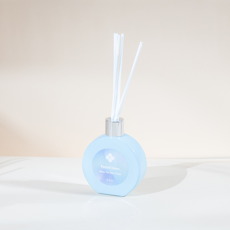 Classica bottiglia di profumo per la casa, fragranza per la casa