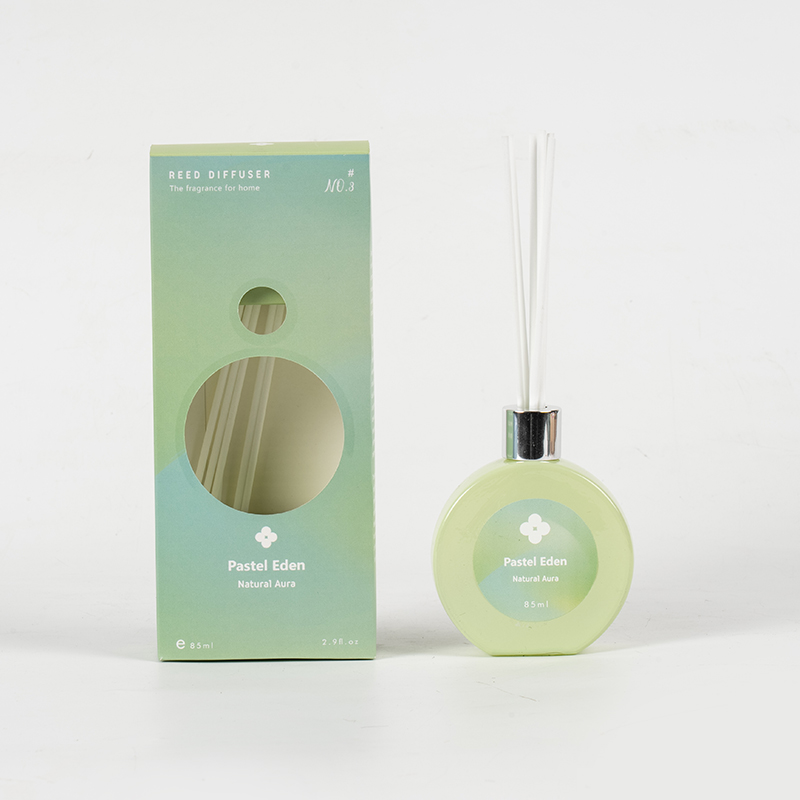 Classica bottiglia di profumo per la casa, fragranza per la casa