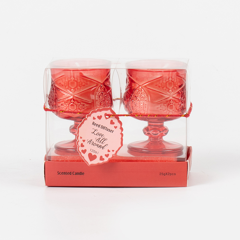 Candela profumata con tazza classica ed elegante di San Valentino. Produttore di set di candele in cera di soia ecologica set-ogranic